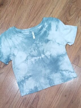 Fabletics Light Blue & White Tie-Dye Tee